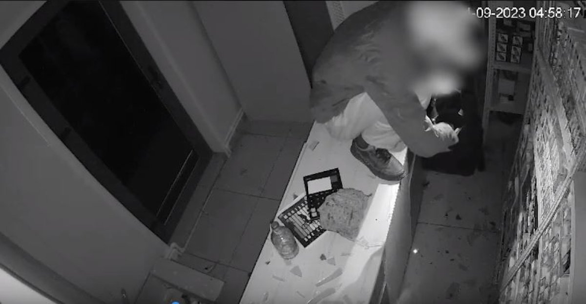 Разбил стекло камнем: дерзкий вор попал в объектив камеры в одном из магазинов Кокшетау