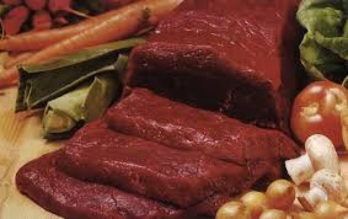 Протухшим мясом хотели накормить малышей в детском саду Уральска