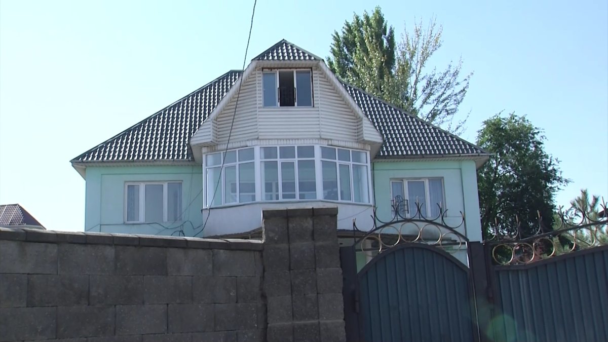 Алматы 65 жастағы қария емдеу мекемесінде қараусыз қалып, екінші қабаттан құлады