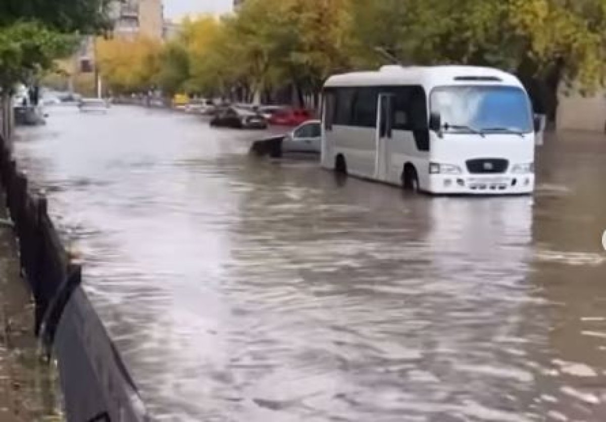 Улицы Караганды затопило после дождя