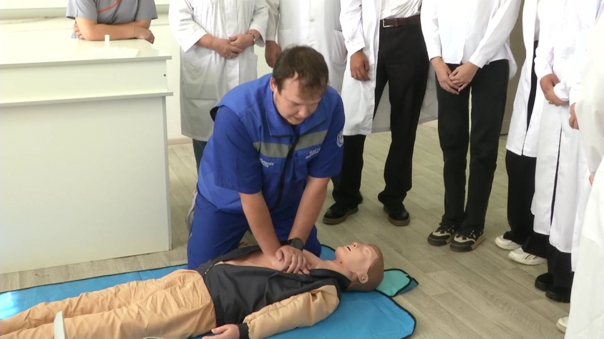Азы медицинских специальностей начали преподавать в карагандинских школах