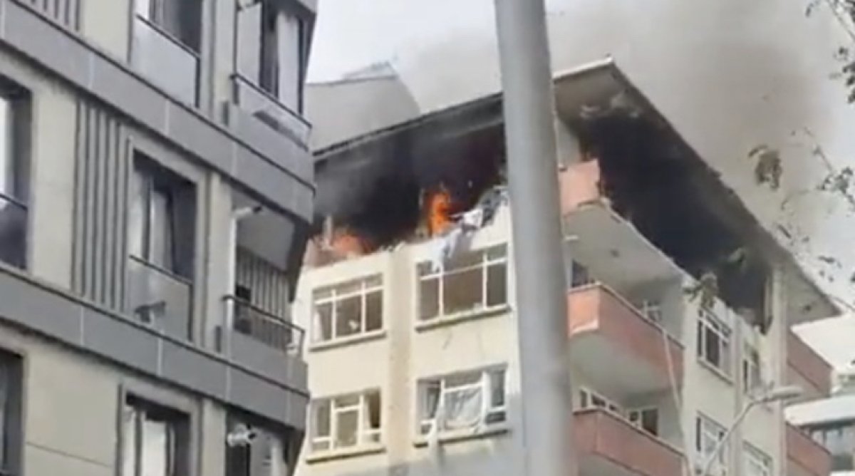 Мощный взрыв прогремел в туристическом районе Стамбула