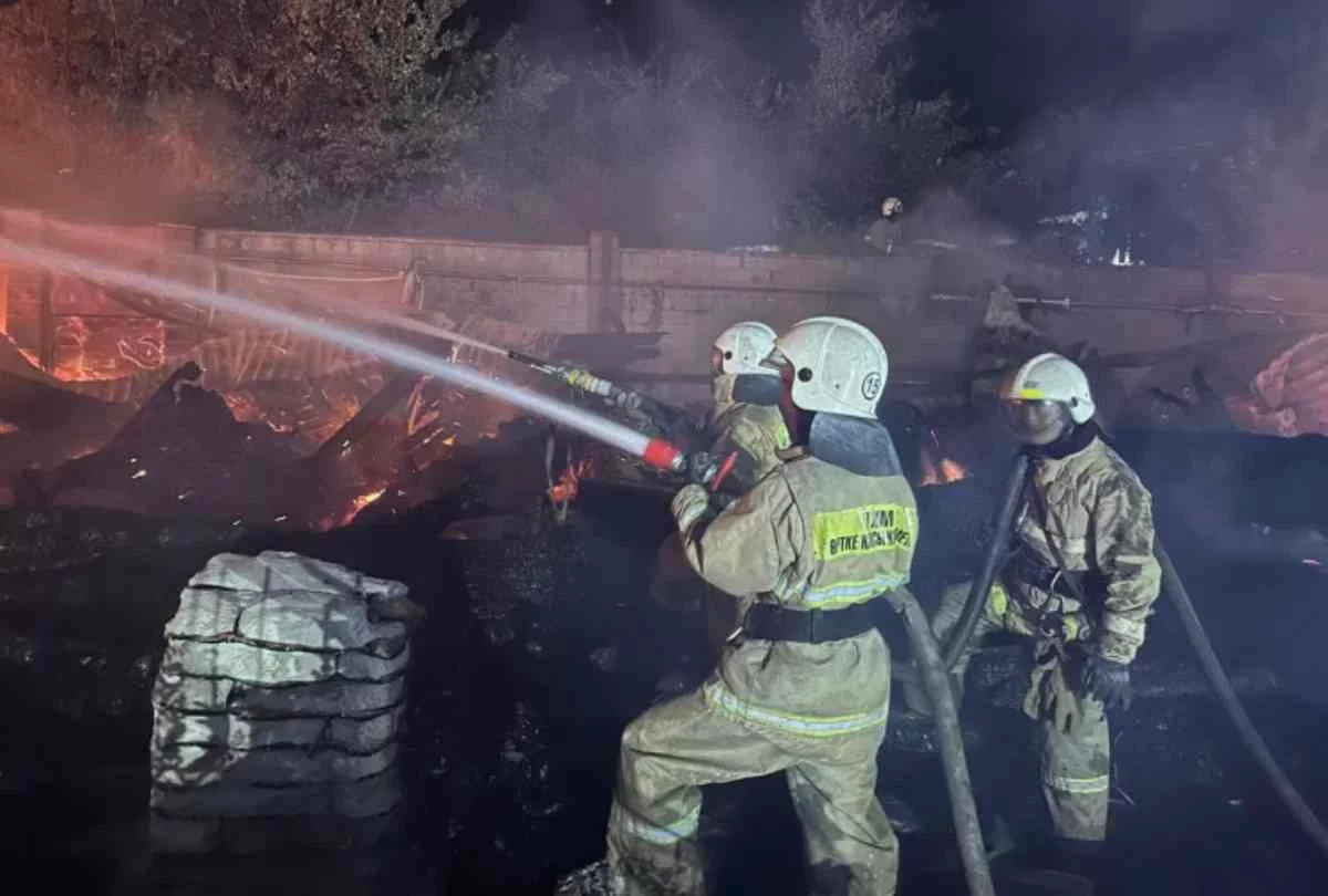 Алматыда екі қабатты монша өртенді