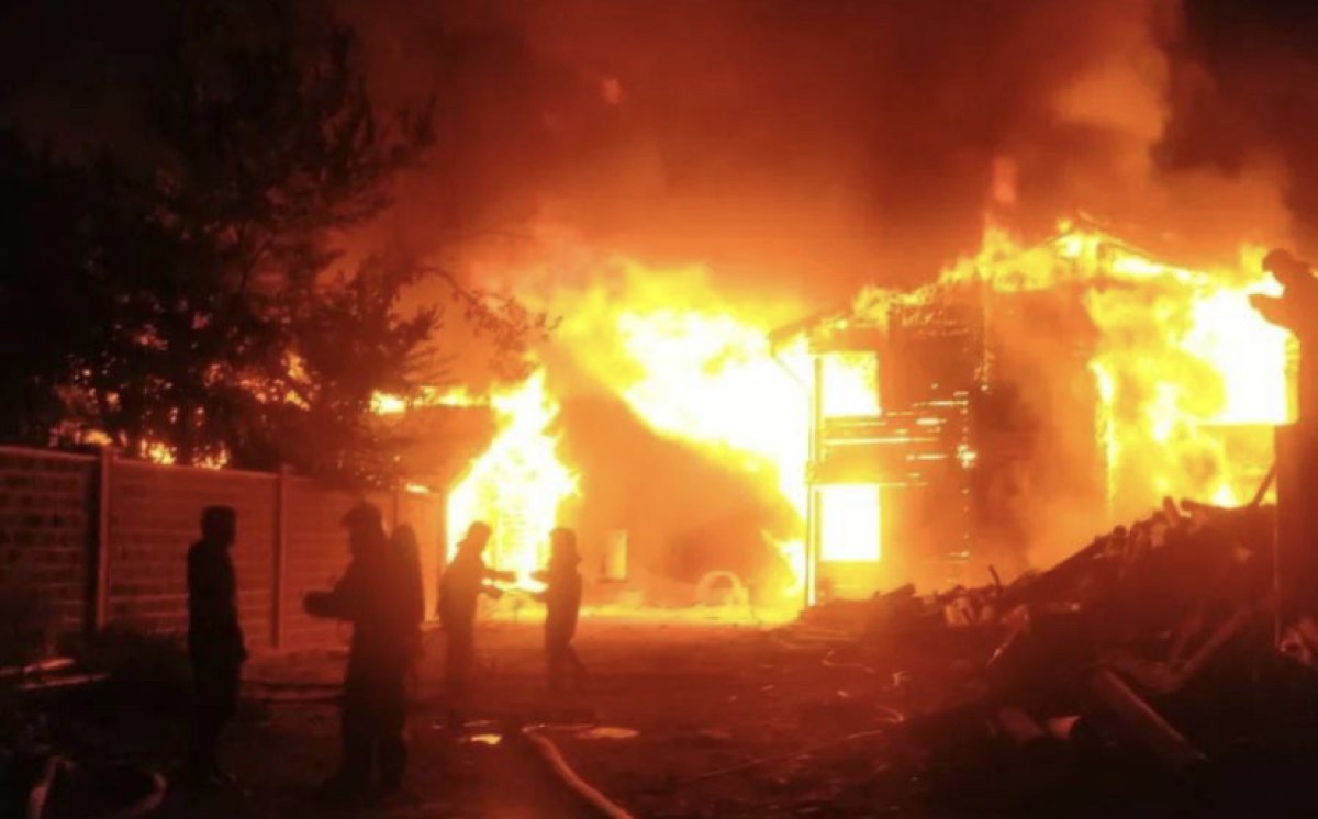 Строящаяся баня горела в Алматы