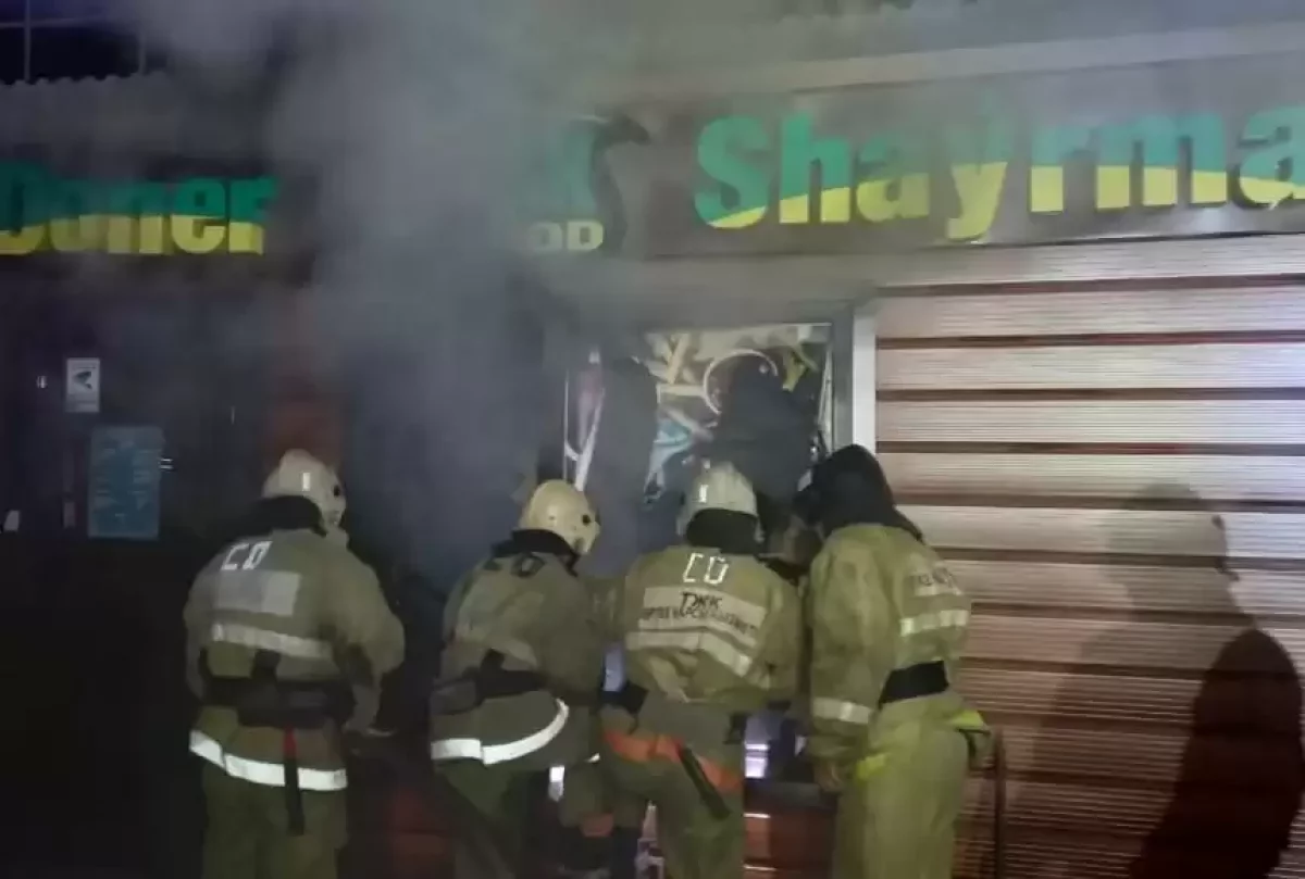 Өскеменде шаурма сататын дүңгіршектен өрт шықты