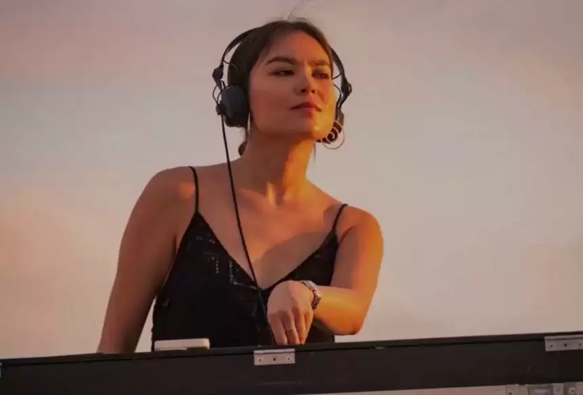 Танымал DJ Бозжыра шатқалында бейнебаян түсірді