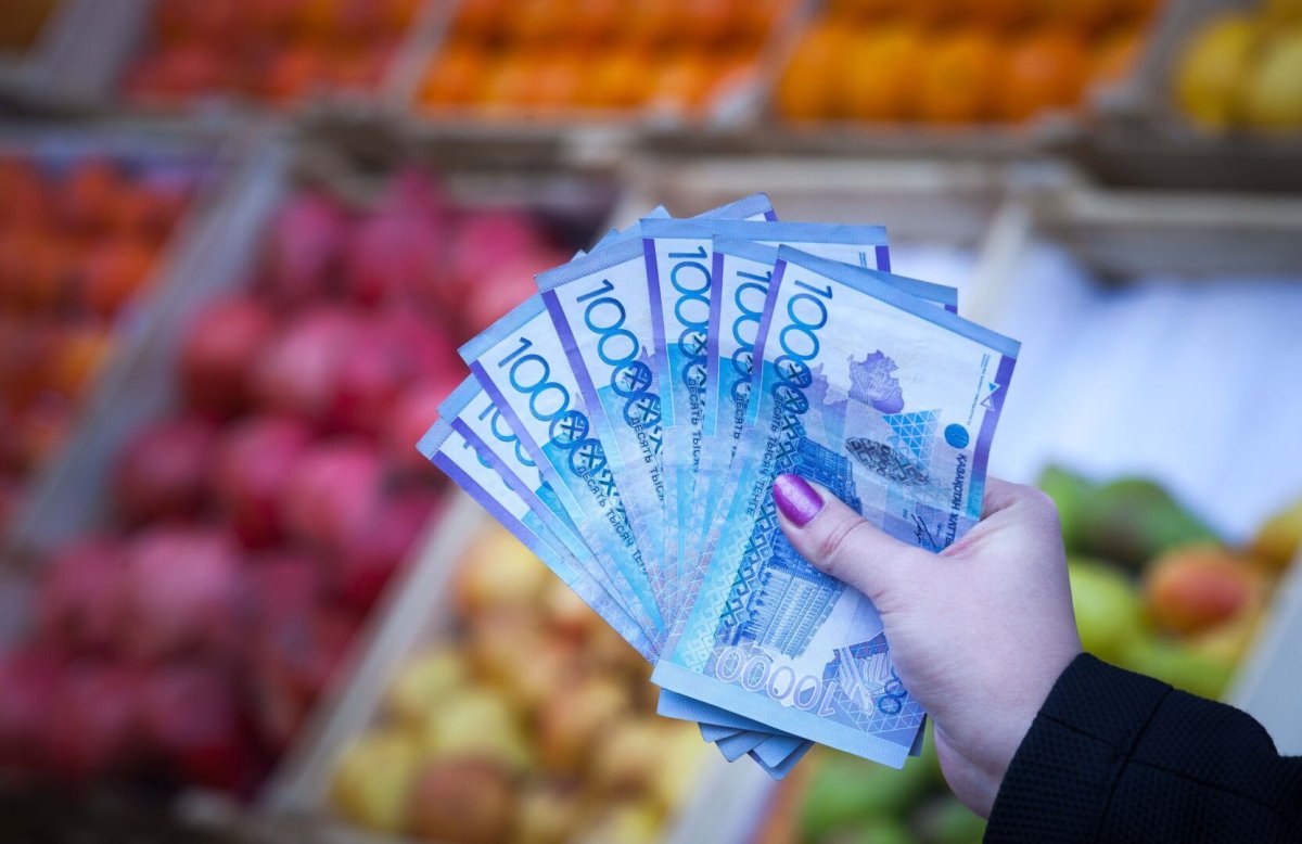 Аналитики показали как инфляция "съела" рост зарплат