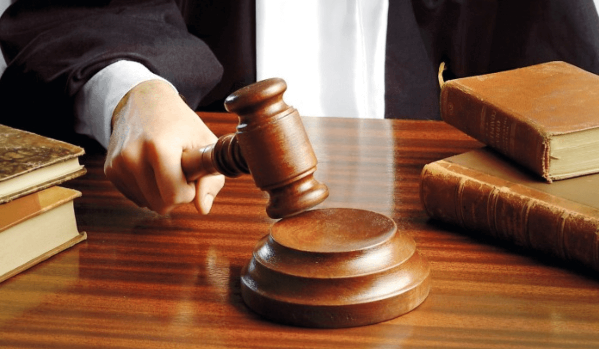 2 адам көз жұмып, 20 адам зардап шекті: Қарағандыда көпірде жол апатын жасаған автобус жүргізушісі сотталды