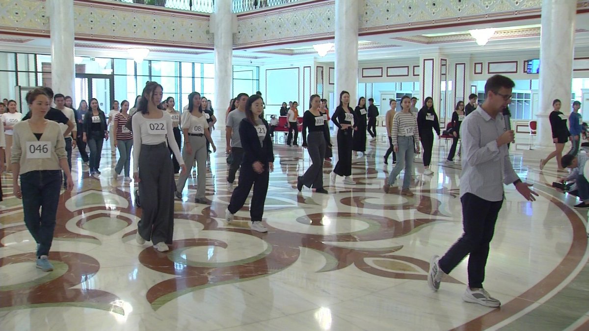 Елордада 14-қысқы қайырымдылық балының дебютанттар кастингі өтті