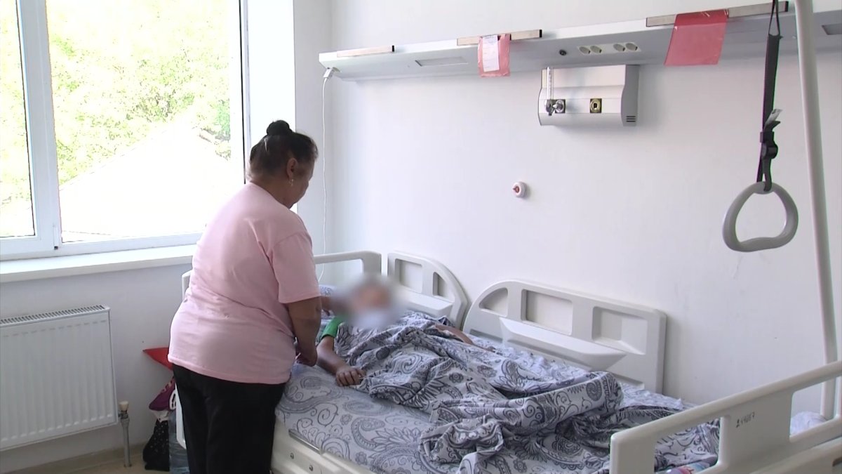 Алматыда жасөспірім энергетикалық сусындар мен фаст-фудтың кесірінен ауруханаға түсті