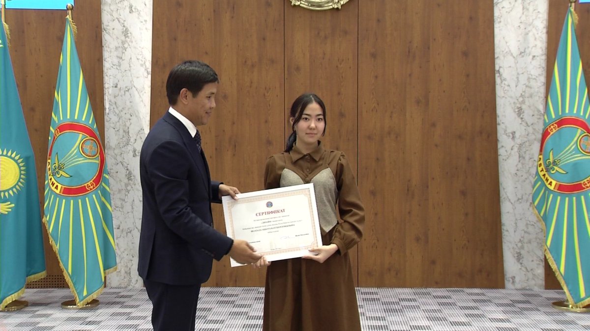 Более тысячи грантов на высшее и послевузовское образование планирует выдать акимат Астаны