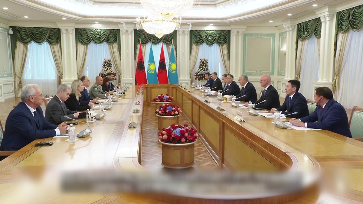 Касым-Жомарт Токаев предложил ввести прямое авиасообщение между Тираной и Астаной