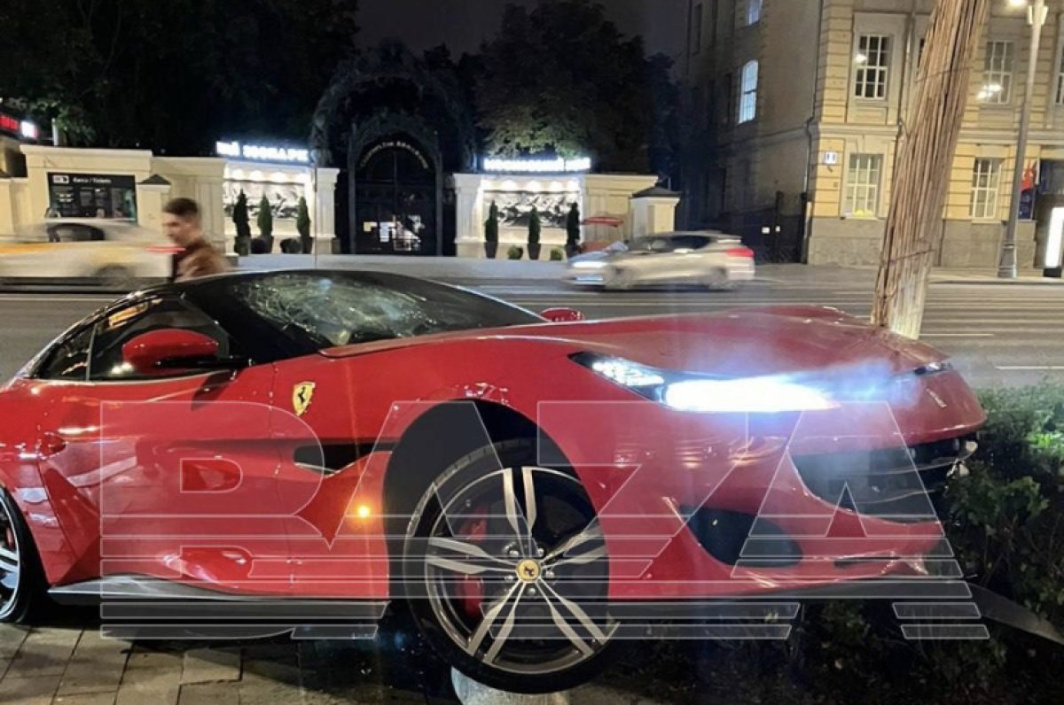 Ferrari стоимостью в пять трехкомнатных квартир влетел в столб