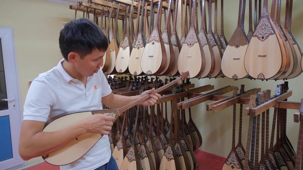 Атырауда әкелі-балалы шеберлер ұлттық өнерге өлшеусіз үлес қосып келеді