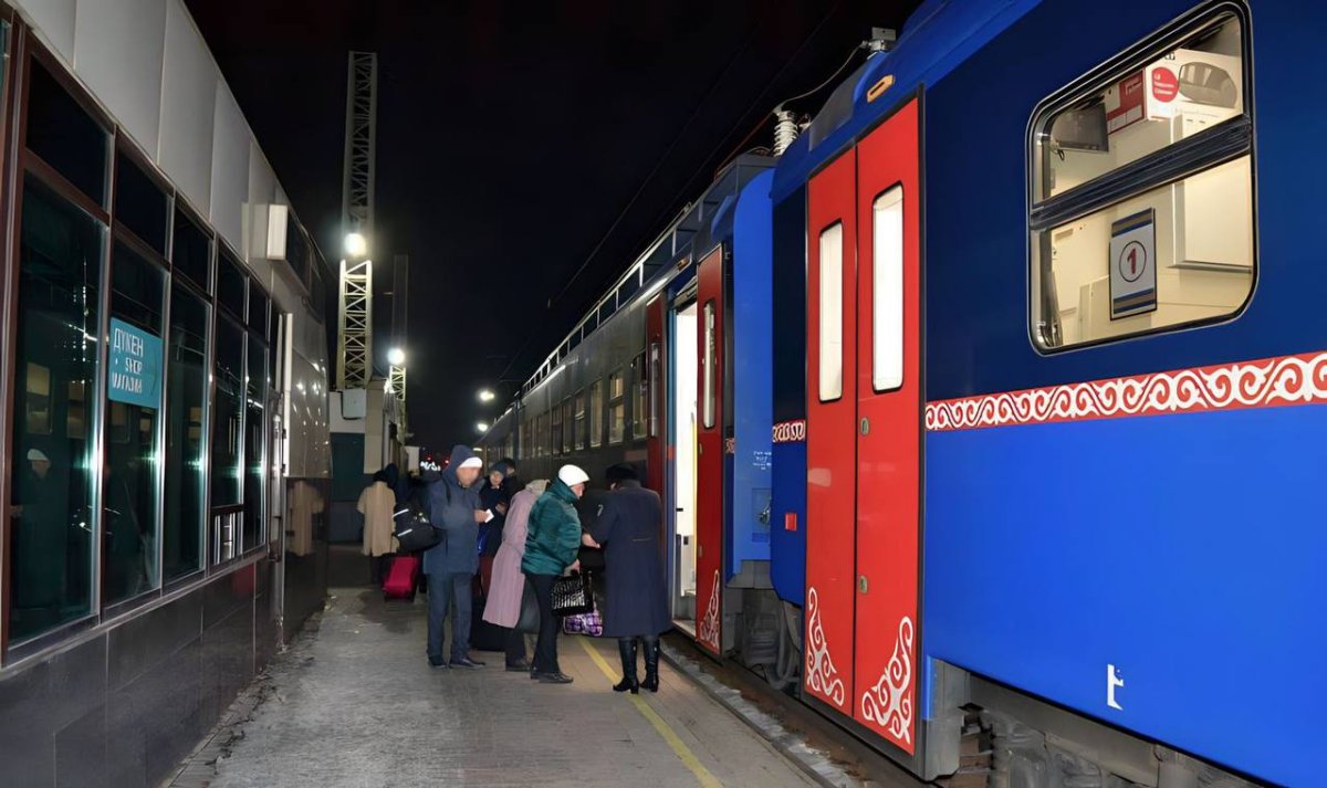 Дополнительные пригородные поезда запустили из Астаны из-за непогоды