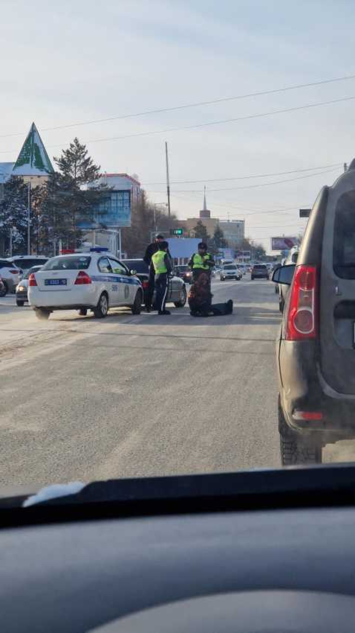 Автомобиль сбил женщину на дороге в Костанае: пострадавшую наказали -  Телеканал «Астана»