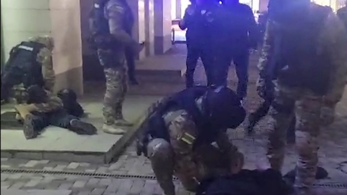 Атырау облысында кәсіпкерден 7 млн теңге бопсалағандар ұсталды