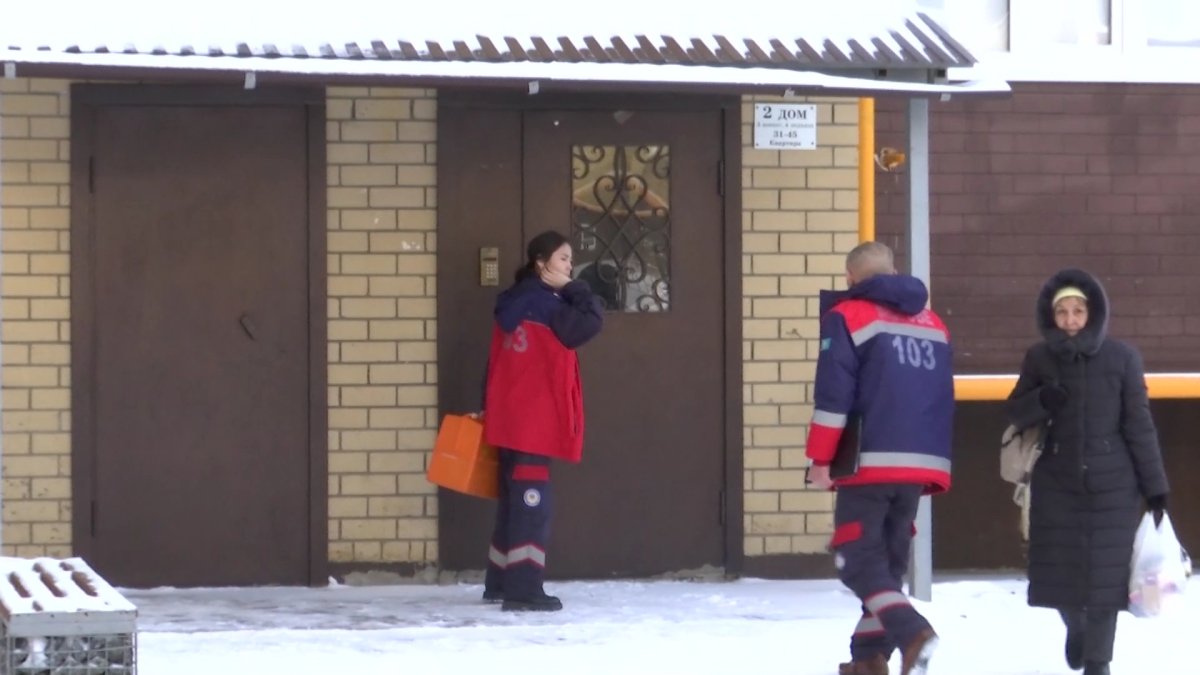 Ақтөбеде көпқабатты үйдің тұрғындары уланып қалды