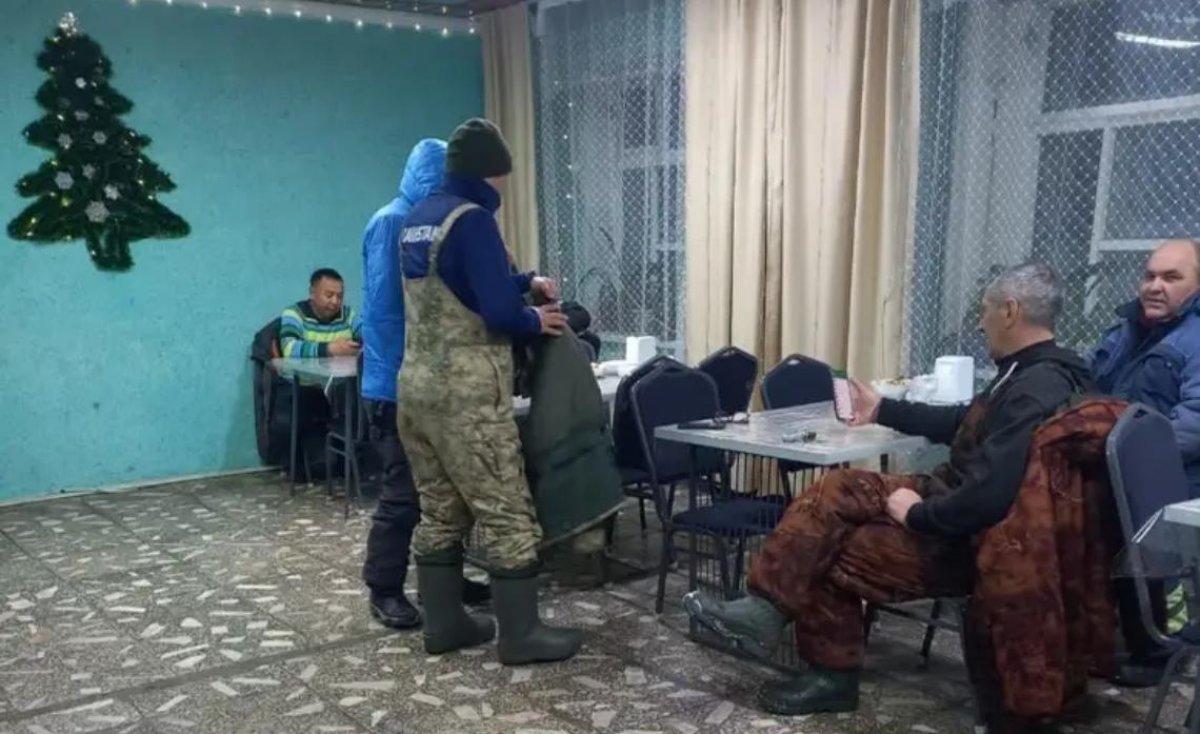 Ақмолада жолда қалған 75 адам эвакуацияланды