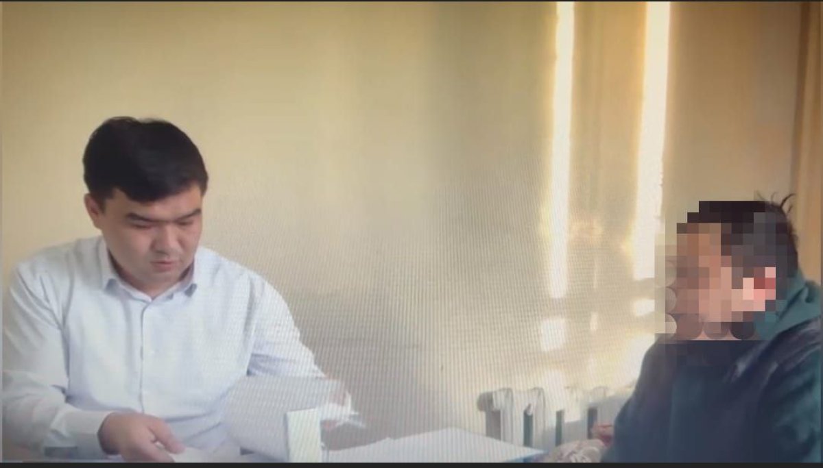 Туркестанский менеджер банка оформил кредиты на полсотни ничего не подозревающих клиентов