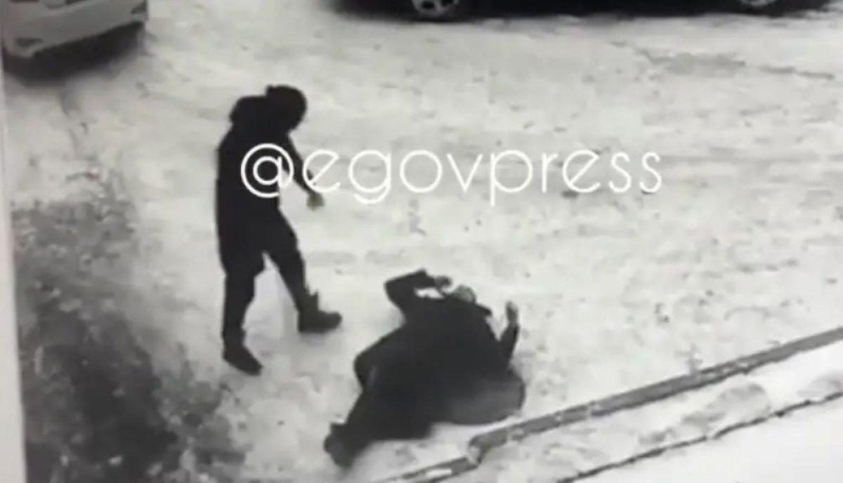 Өскеменде ер адамды көшеде атып кетті