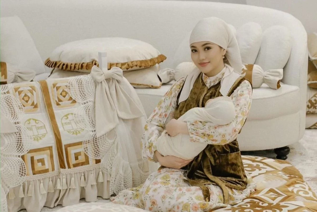 "Әкесі намаз оқып, шешесі орамал тақты": Ерке мен Raim отбасындағы жаңалығын бөлісті