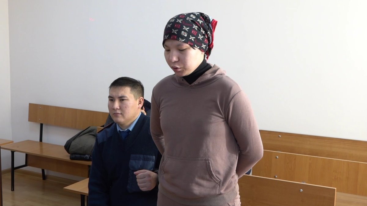 Алаяқтықпен айналысқан 19 жастағы бойжеткенге қатысты сот үкімі шықты