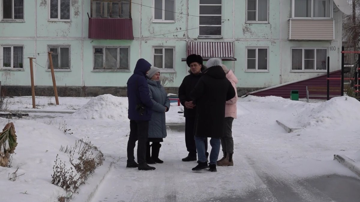 Көпқабатты үйлерді кәрізден аққан лас су басып кеткен