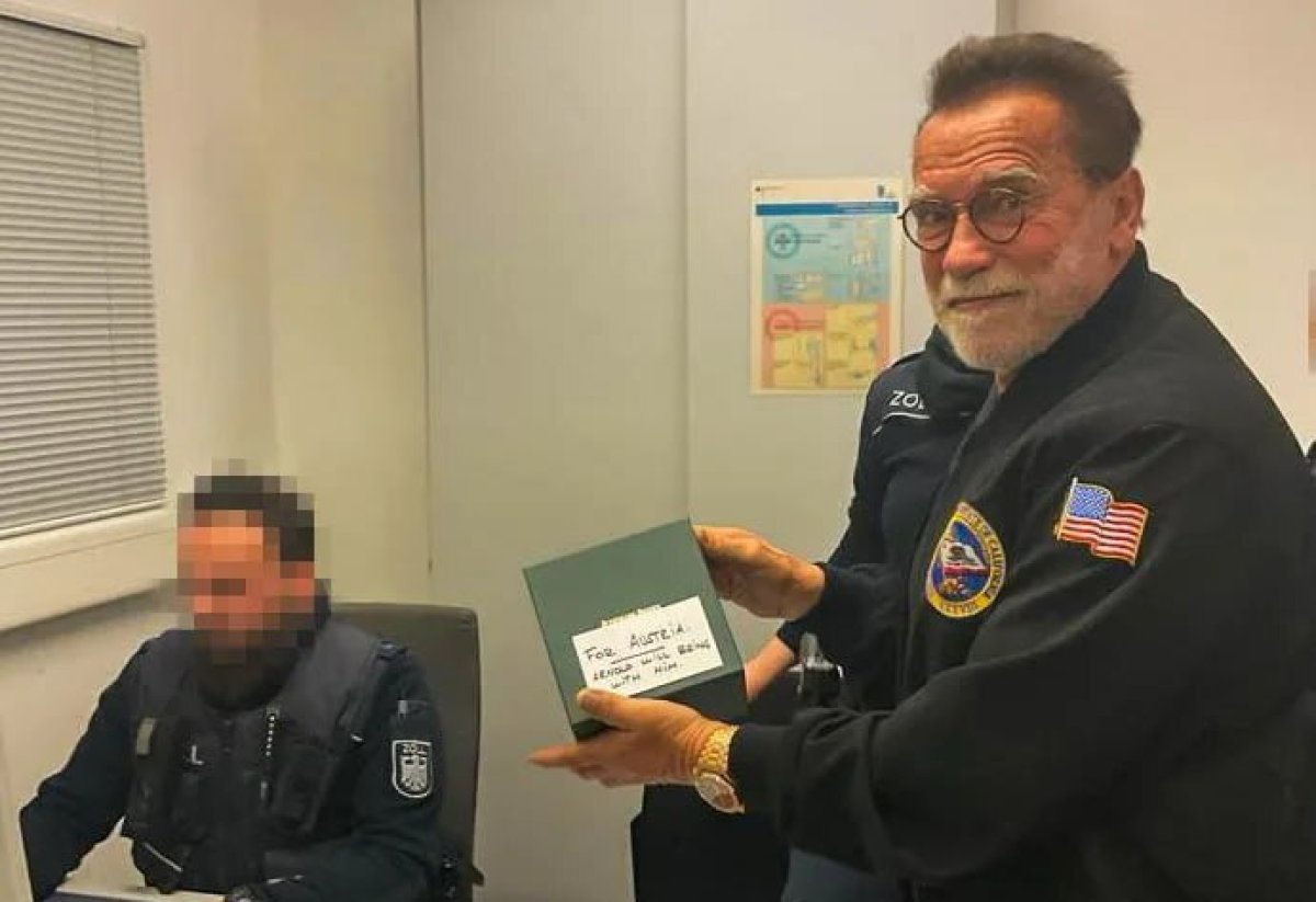 Шварценеггера задержали в аэропорту Мюнхена за контрабандные часы