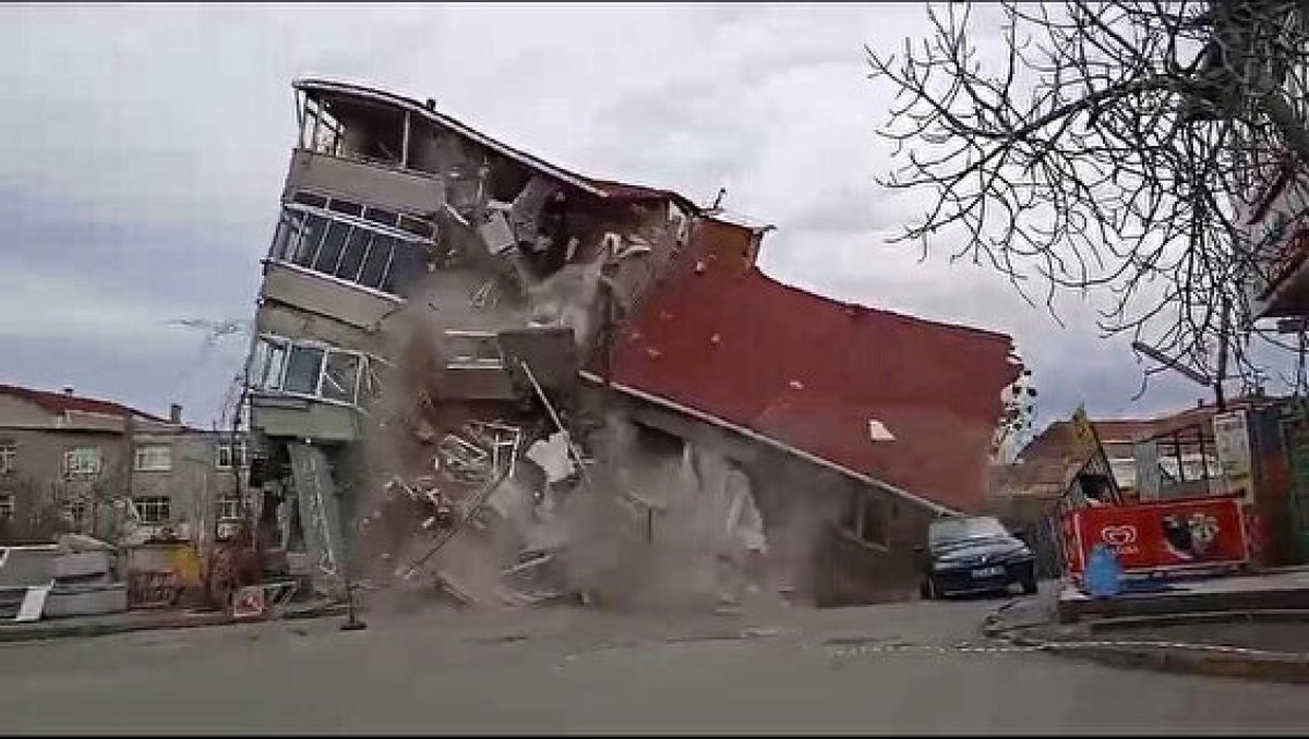 Многоэтажка рухнула в Стамбуле из-за строительства метро