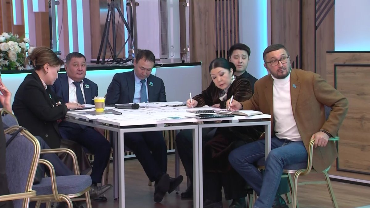 SMM-навыкам обучили депутатов столичного маслихата от партии «AMANAT»