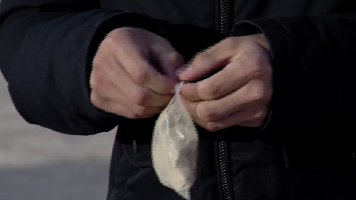 Бірнеше адам есектің ішіне кіреді