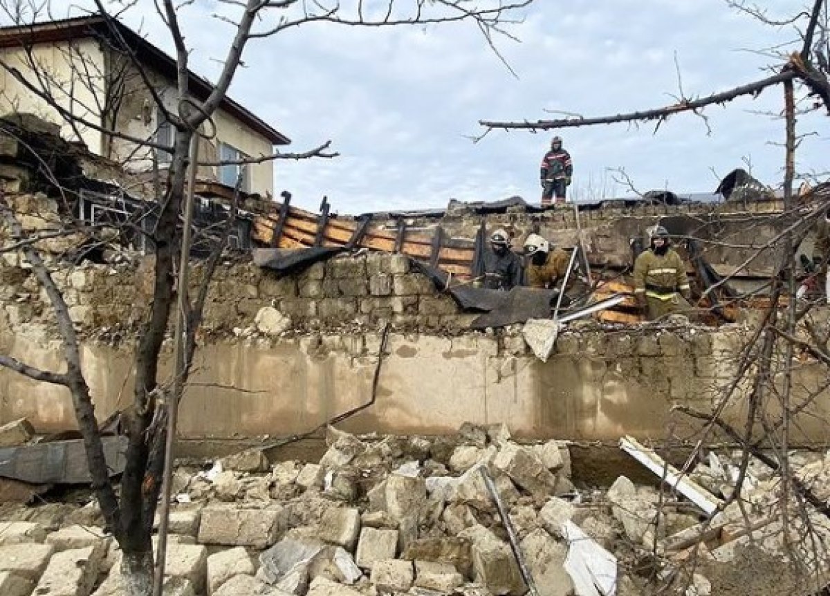 Пять человек пострадали при взрыве газа и пожаре в Атырау
