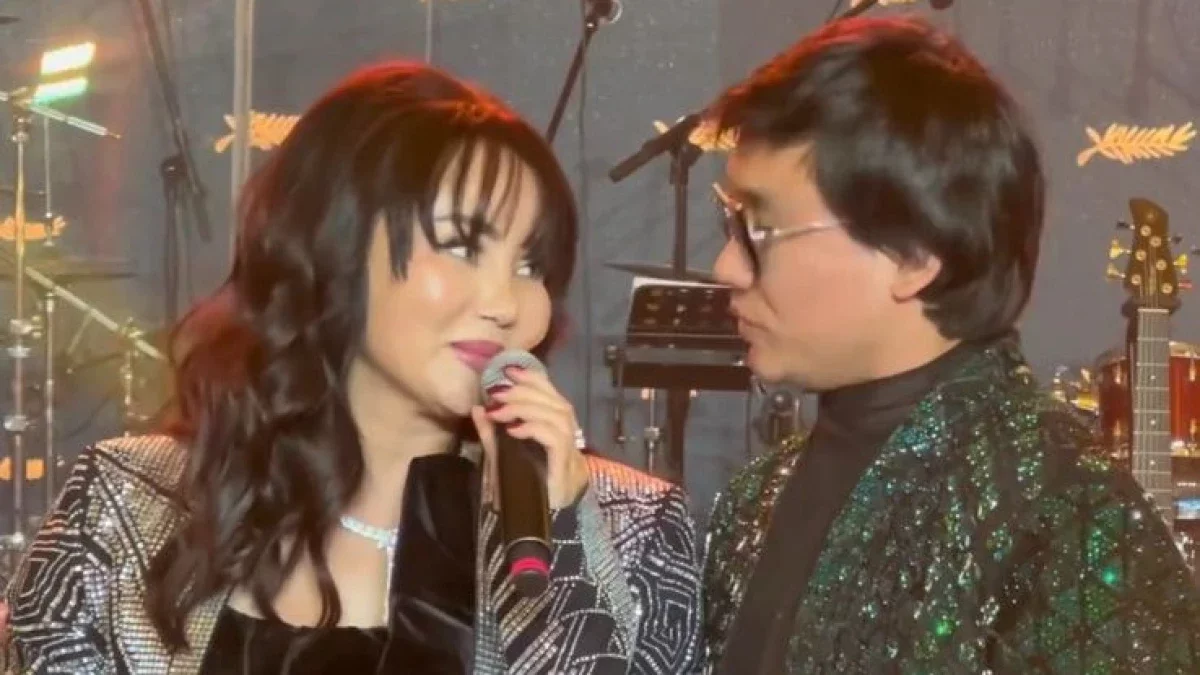 Қайрат Нұртас Баян Мақсатқызына костюмін сыйға тартты