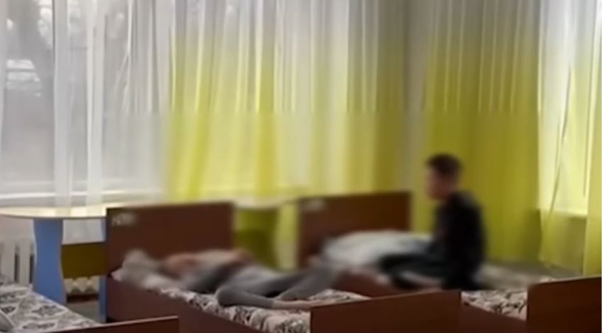 Помощник воспитателя применял насилие в отношении воспитанников интерната