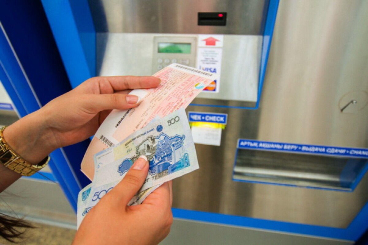 У казахстанцев возникли трудности с покупкой жд билетов