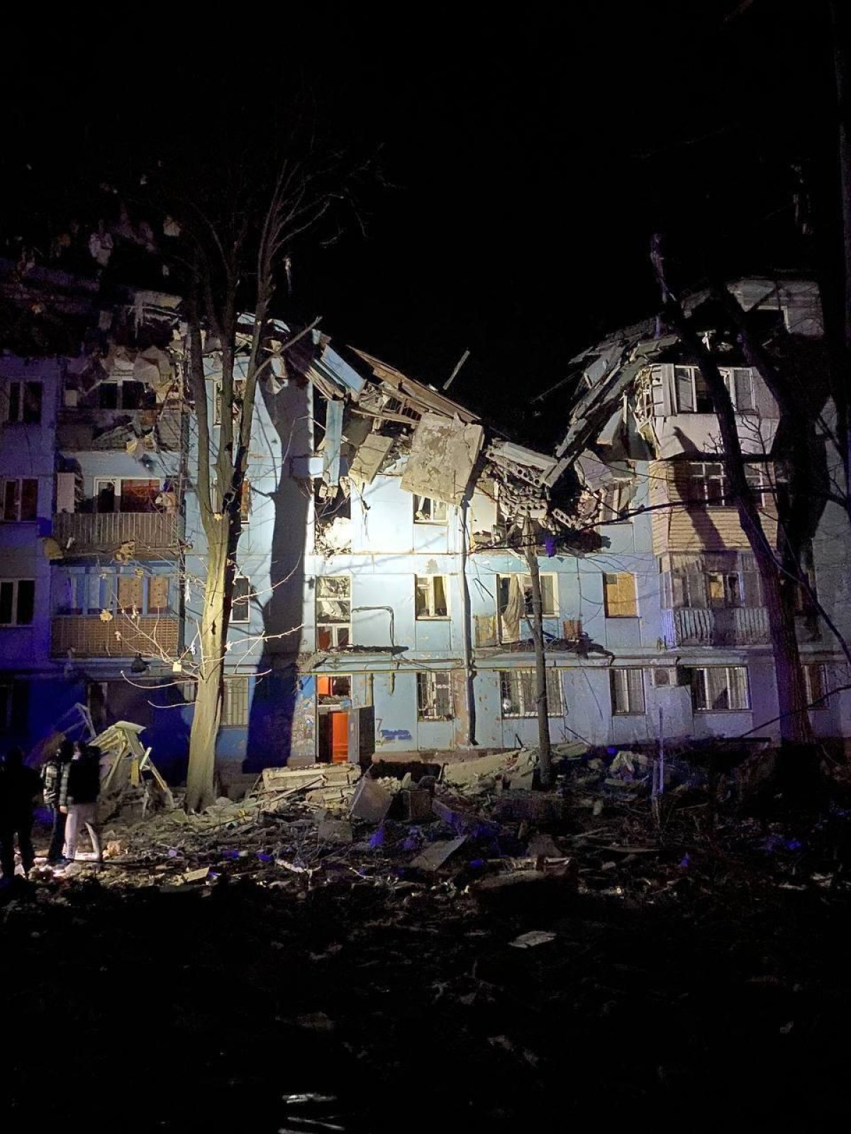 Жер сілкінісінен тұрғын үйлер құлады