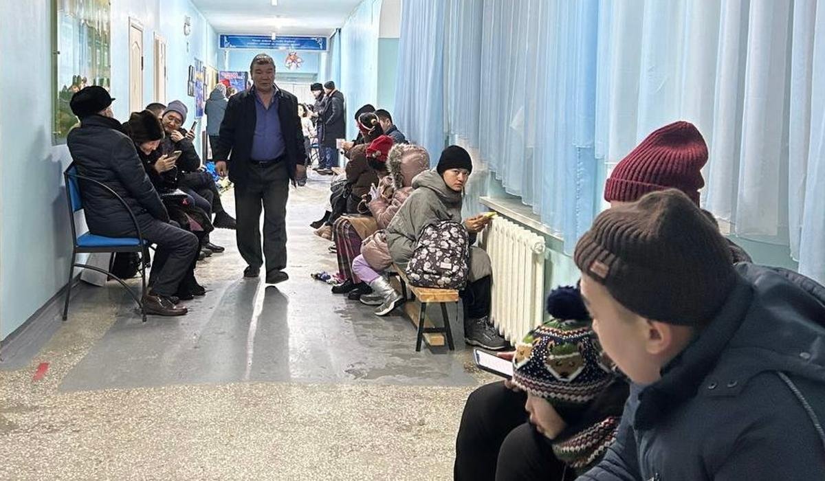 Үш адам көпқабатты үйдің терезесінен секірді