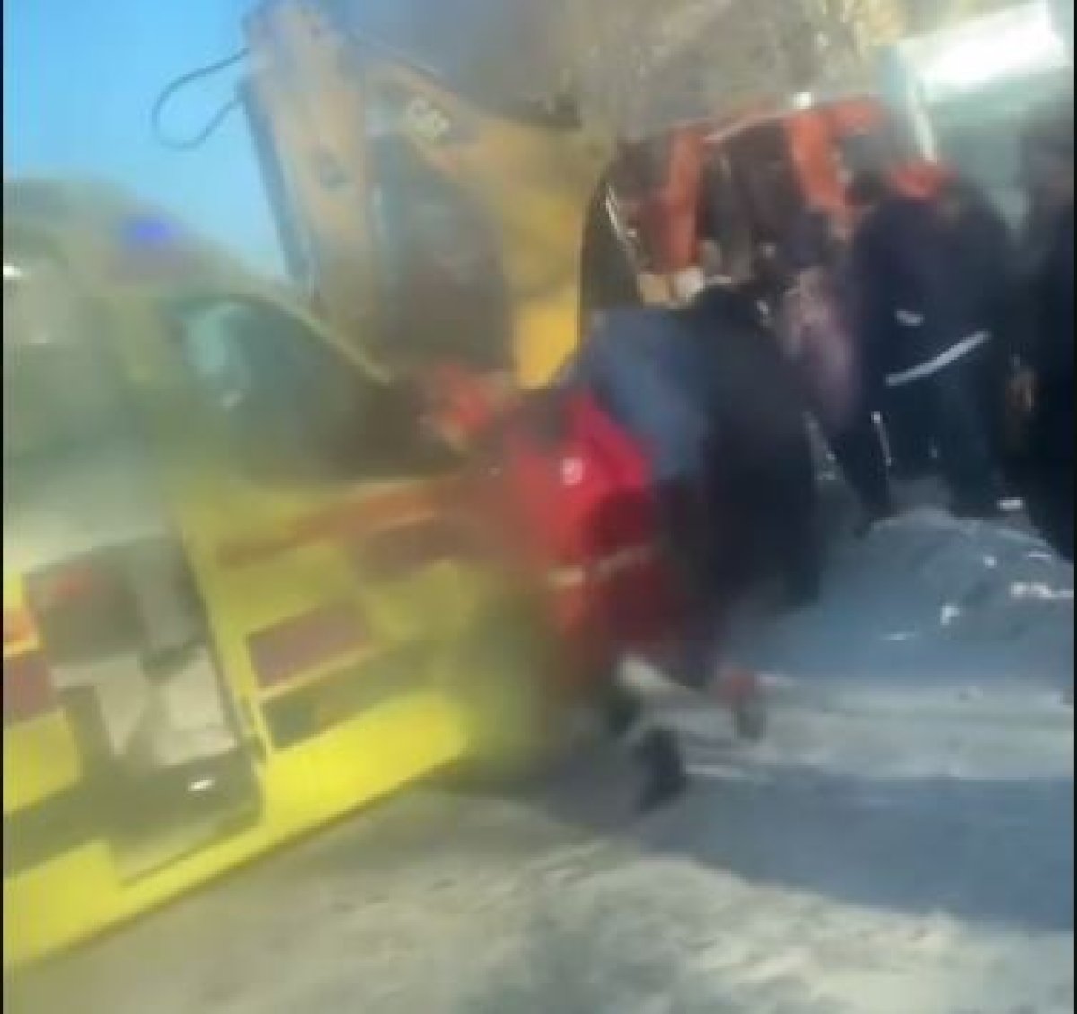 Женщина с двумя детьми попала под трактор в Уральске