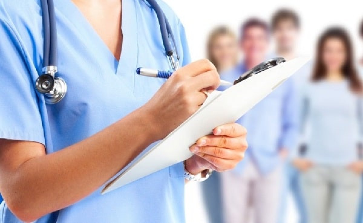 Десятки медработников в Актау восемь месяцев не получали зарплату