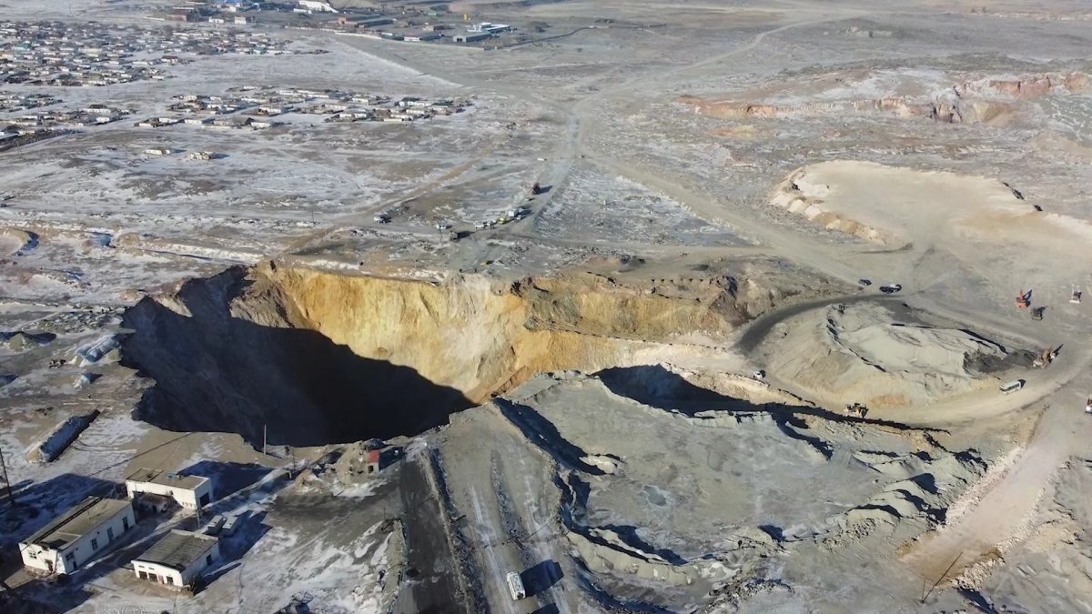 Автобус провалился под землю в Майкаине: родные спасателей обратились к экстрасенсу