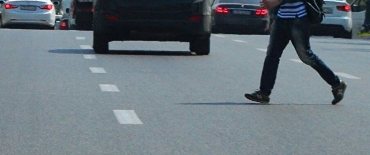 Павлодарка кидалась под колёса авто