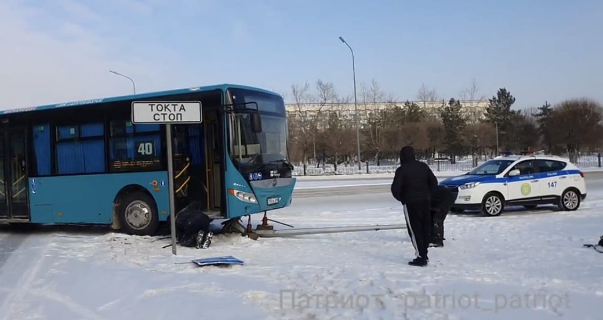 Водитель автобуса устроил ДТП в Караганде