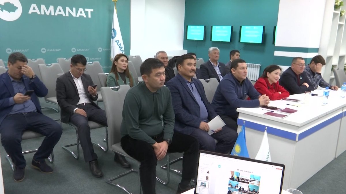 Депутатов маслихатов обучают политическому SMM в Шымкенте