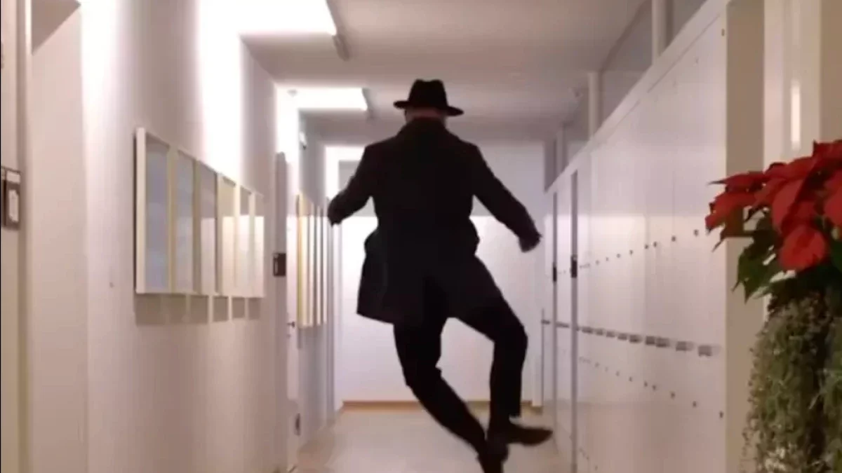 Швейцария президентінің қоштасу видеосы жұртты күлкіге қарық қалды