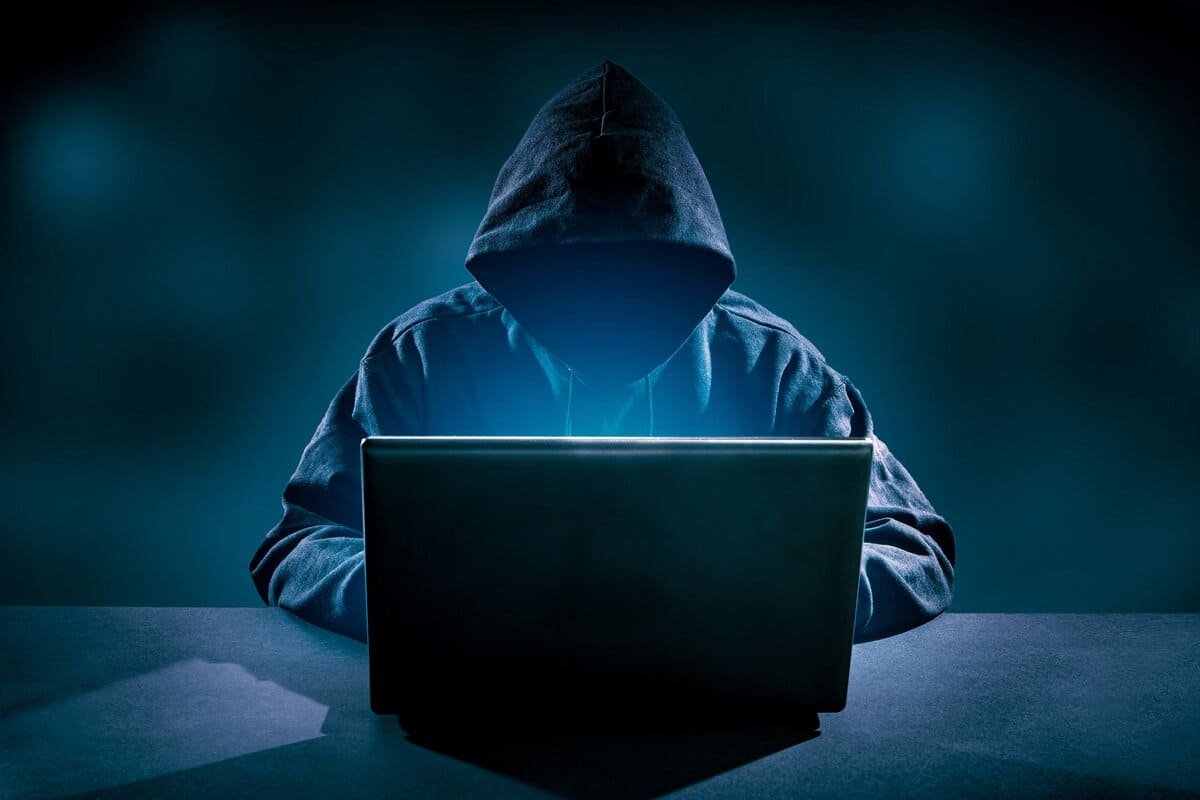 В Актау хакер украл базу данных у полицейских и продавал информацию о казахстанцах в сети