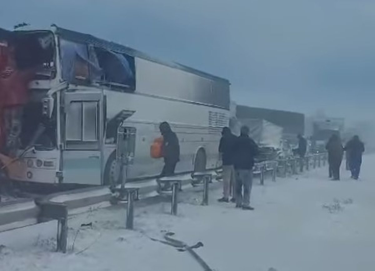 25 человек пострадали в ДТП с автобусами и грузовиками в Жамбылской области (ВИДЕО)