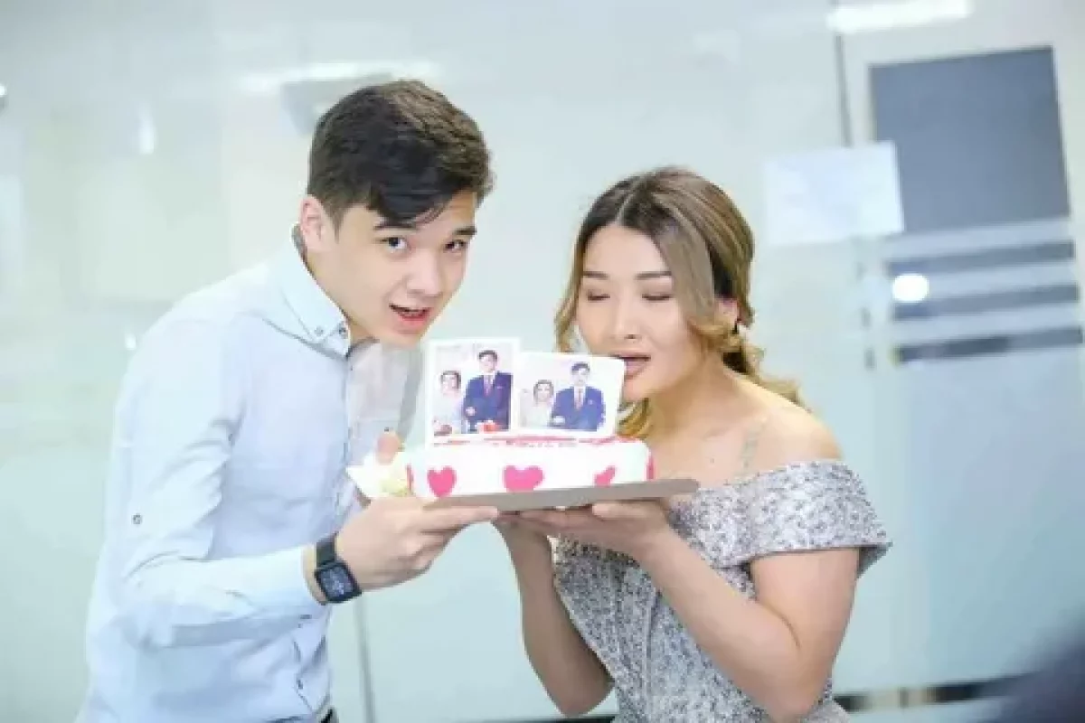 Танымал актрисаға 7 жас кіші күйеуі қымбат сыйлық берді