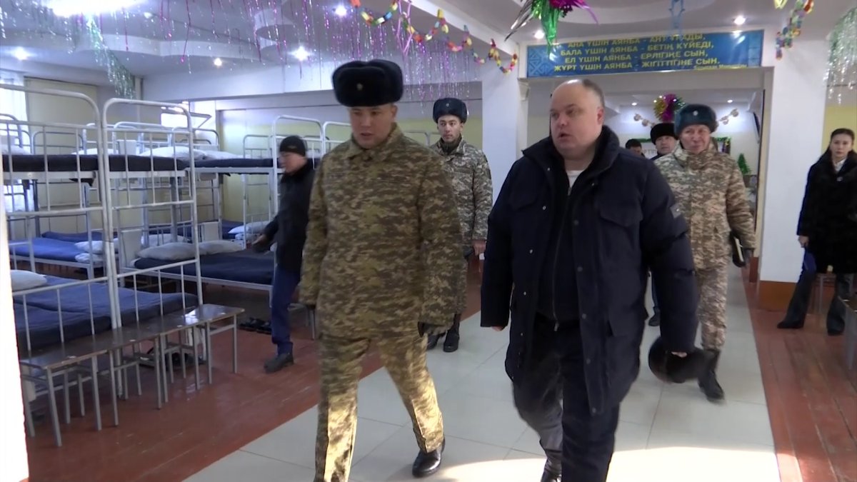 «Әскери қызметкерлердің еңбекақысы мұғалімдер мен дәрігерлердікіндей болуы керек»,- М. Рожин