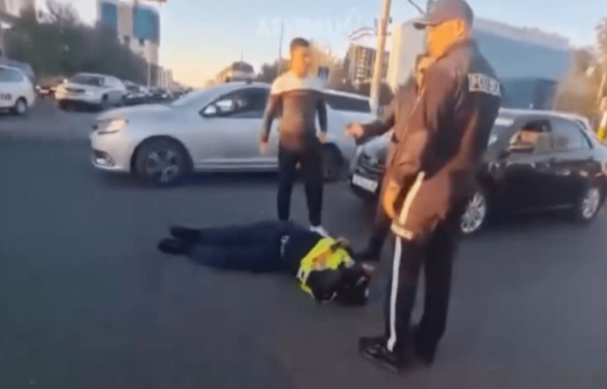 Атырауда патрульдік полицейді көлік қағып кетті